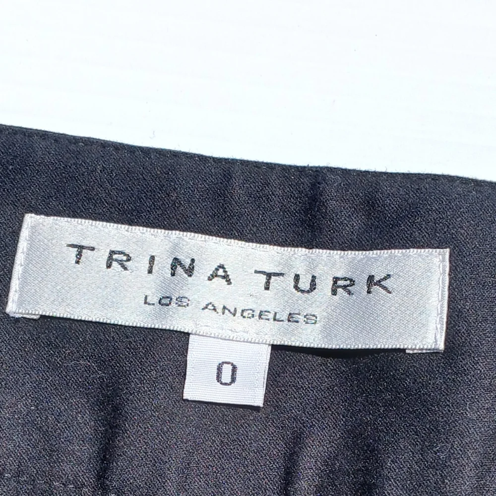 Trina Turk size 0 Black Lace Bermuda Length Dress Shorts Trouser Style Career XS